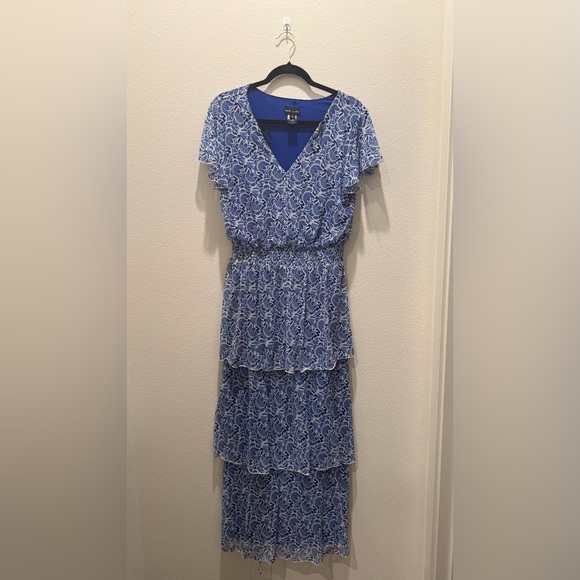 Chic Blue Floral Maxi Dress - Picture 2 of 5